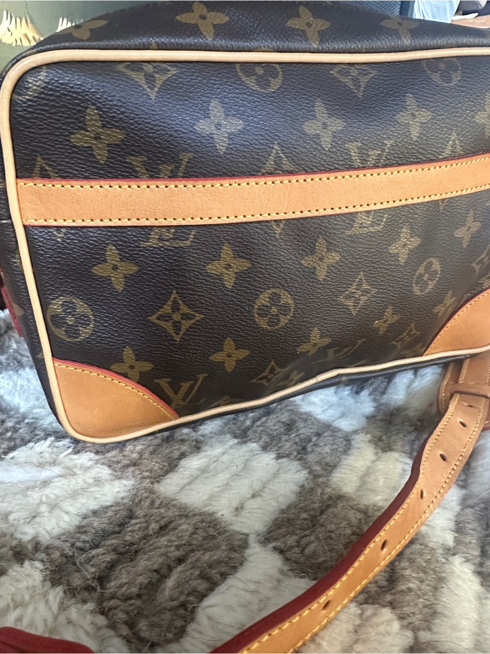 Camera Bag - Picture 4 of 7